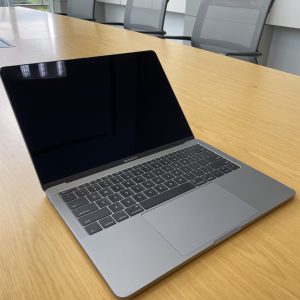 MacBook Pro 13 2017 s touch 2