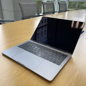 MacBook Pro 13 2017 s touch 3