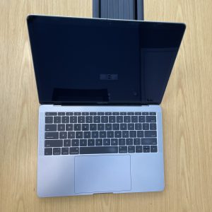 MacBook Pro 13 2017 s touch 4